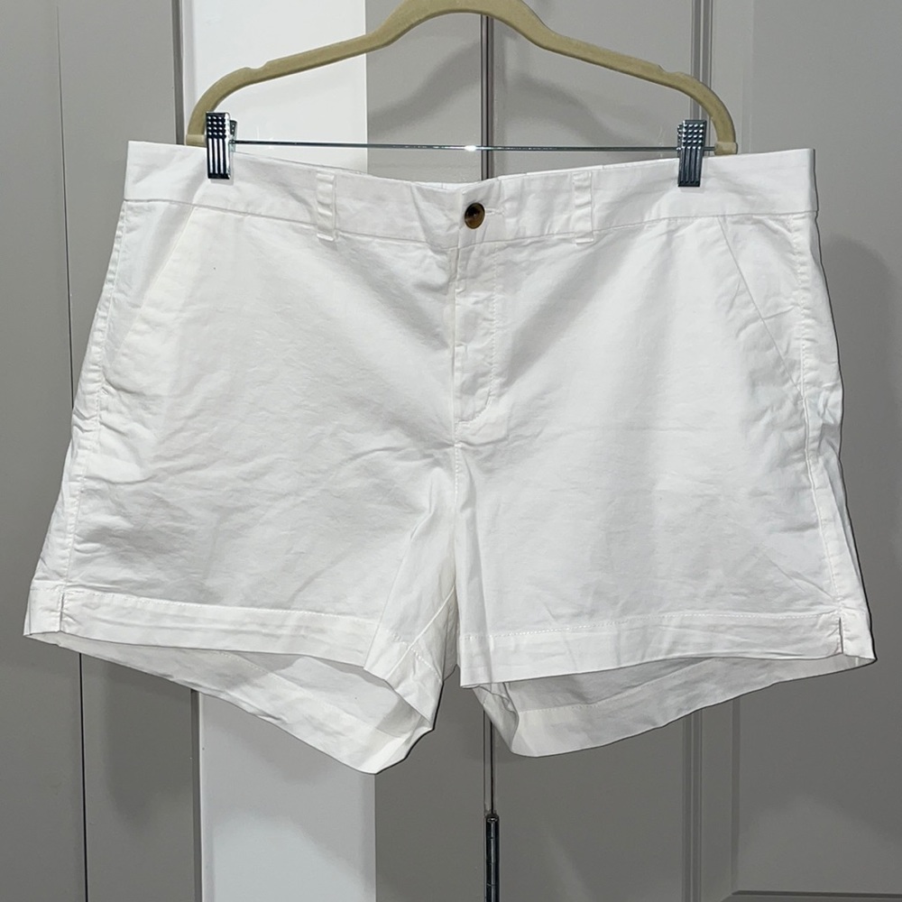 Mid rise Shorts with 3.5in inseam